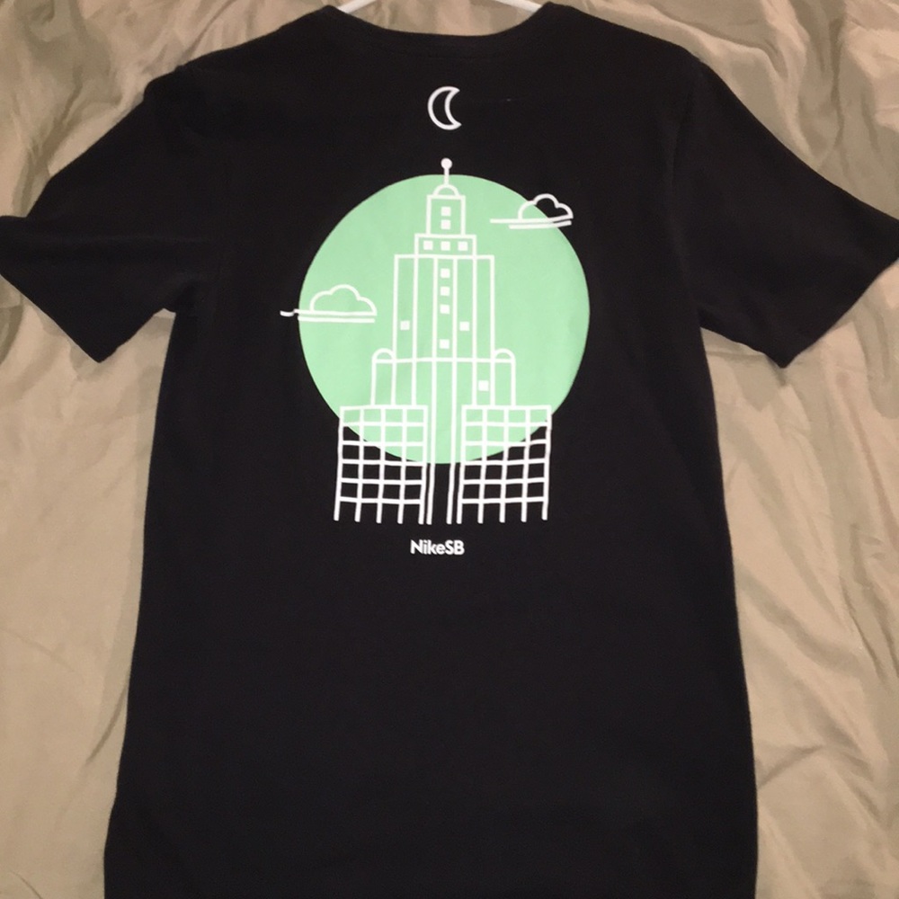 Men’s (small) Nike Dri-Fit SB Short Sleeve Shirt